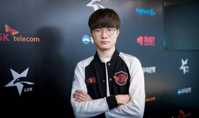 NAVI 击败 Imperial 在 Thunderpick 世界锦标赛 2025