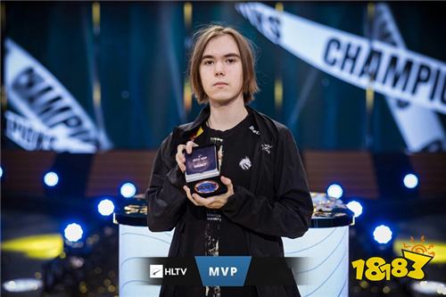 徐秀在睡觉吗？ Crow 被抓住并失去知觉。Hype的艾希箭矢精准引导， OKSavingsBank BRION 领先。