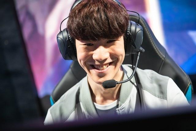 LNG电子竞技俱乐部人员变动公告